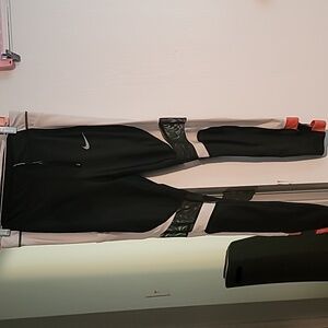 Women size M nike leggings